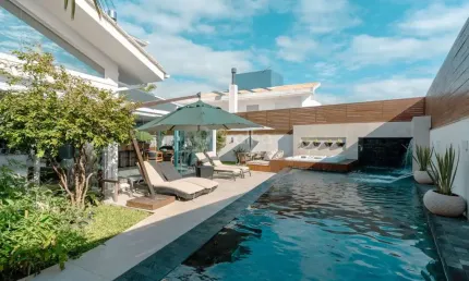 Casa de 475m² com 5 quartos sendo 4 suítes em Jurerê