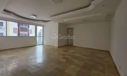 Apartamento de 131m² com 3 quartos sendo 1 suíte no Centro