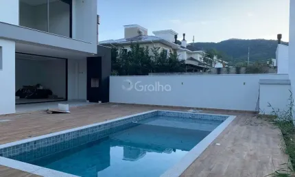 Casa de 275m² com 4 quartos sendo 3 suítes na Pedra Branca