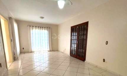 Casa Residencial no Bairro Carianos com 3 Dormitórios.