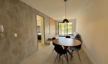 Apartamento de 75 m² com 2 quartos sendo 1 suíte no Saco Grande