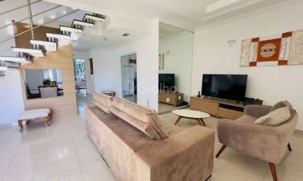 Casa Residencial de 4 dorms no bairro Ingleses Do Rio Vermelho