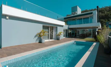Casa de 470m² com 4 quartos sendo 3 suítes nos Ingleses