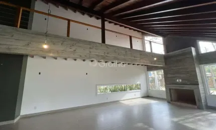 Casa Alto Padrão de 252m² com  3 Suítes em Garopaba