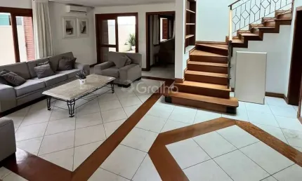 Casa residencial com 4 suítes e 385m² privativos em Jurerê Internacional, Florianópolis