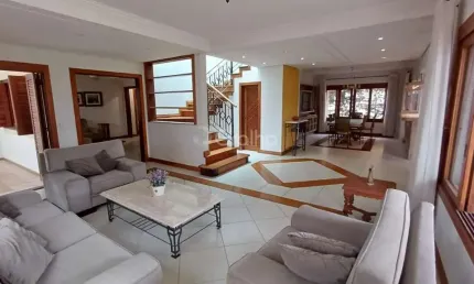 Casa residencial com 4 suítes e 385m² privativos em Jurerê Internacional, Florianópolis