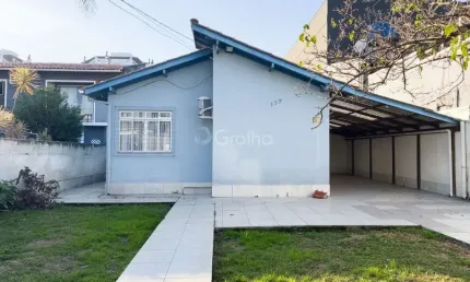 Casa de 120m² com 3 quartos sendo 1 suíte no bairro Abraão