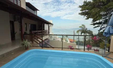 Casa de 350m² com 3 quartos sendo 1 suíte no Centro de São José