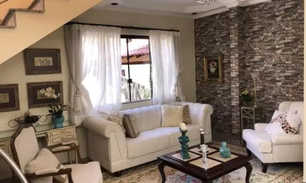 Casa de 300m² com 3 quartos sendo 2 suítes no bairro Bosque das Mansões em São José