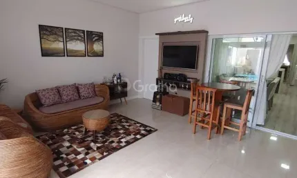 Casa de 196m² com 3 quartos sendo 1 suíte no Carianos