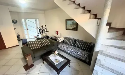 Casa com 3 quartos à venda na Rua Juva Rocha, --, Agronômica, Florianópolis