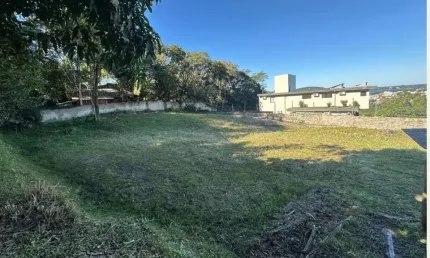 Terreno com 1.017 m2 em condomínio fechado no bairro canto da lagoa