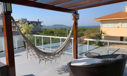 Casa de 355m² com 4 quartos sendo 1 suíte no Morro das Pedras