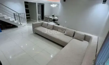 Casa Espaçosa com 4 Dormitórios e Área de Lazer em Caldas da Imperatriz