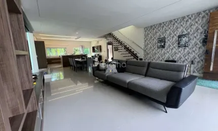 Casa de 550m² com 3 quartos sendo 2 suítes no itacorubi