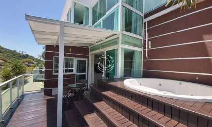 Casa Residencial de 3 dorms no bairro Armação da Piedade