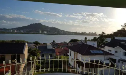 Casa com 4 quartos à venda na Rua Doutor Celso Nicodemus Lopes, --, João Paulo, Florianópolis