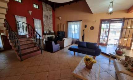 Casa Residencial de 4 dorms no bairro Lagoa Da Conceição