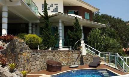 Casa Residencial de 4 dorms no bairro Bosque Das Mansões