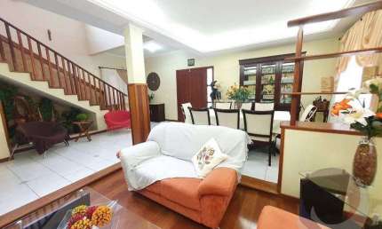 Casa de 250m² com quartos sendo 1 suíte no Carianos