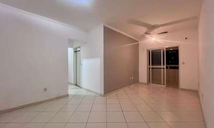 Loucura. Loucura. Excelente apartamento no Jardim Guilhermina, de 02 dormitórios, sendo 01 suíte.