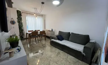 Loucura, grande loucura. excelente sobrado triplex em condomínio, no canto do forte, de 03 dormitórios, sendo 01suíte.
