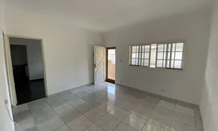 oucura, Grande loucura. Excelente casa em condomínio, no Município de Mongaguá, de 03 dormitórios, sendo 02 suíte.