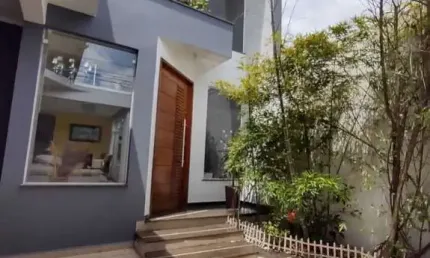 Sobrado Alto Padrão com 3 suítes ,  279m² e 4 vagas de garagem - Jardim Pedroso - Mauá/SP
