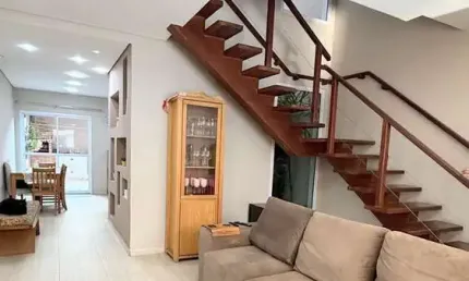 Sobrado em condomínio fechado  3 dormitórios sendo 1 suíte  183 m²  R$945 mil - Parque São Vicente - Mauá/SP