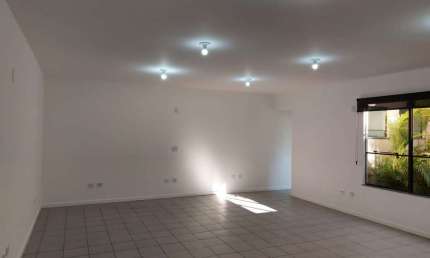 Sala comercial para alugar na Rua José Alvim, Centro, Atibaia, 66 m2 por R$ 1.800