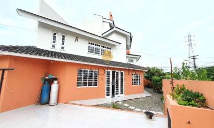 Sobrado com 3 quartos à venda, 299 m2 por R  849.000 - São Braz - Curitiba PR