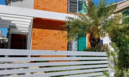 Casa com 4 quartos à venda na rua da quaresmeira roxa, 262, cachoeira do bom jesus, florianópolis por r$ 2.050.000