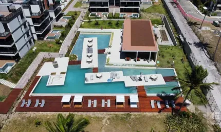 Flat 1 Quarto em Muro Alto, com Rooftop privativo e piscina com hidromassagem aquecida.