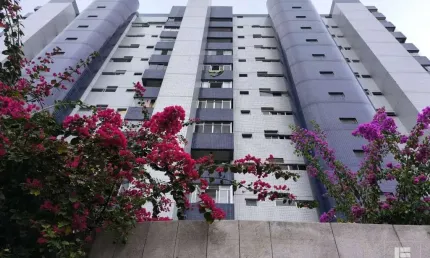Apartamento Duplex de Cobertura, com 4 quartos, uma suíte, três varandas amplas
