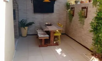 Vendo Casa Dúplex com 150m2, Espaço gourmet com churrasqueira, varanda, jardim, 3/4, suíte,  em condomínio com total infraestrutura