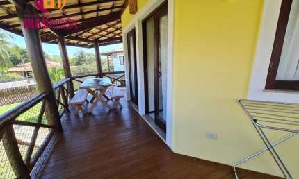 Super Oportunidade! Vendo Casa Chalé pé  na areia da praia no primeiro  Andar completamente mobiliada com  2/4, todos com armários e varanda,  banheiro social, toda avarandada  em madeira maciça  em c