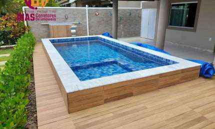 Vendo Linda Casa com 4/4, sendo 3 suítes completas com piscina particular, espaço gourmet em condomínio com total infraestrutura: Picina, Academia, lagoa e outros