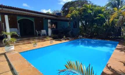 Casa Térrea  de Oportunidade! em  Condomínio fechado pé na areia em Jacuípe praia e Rio com 3/4 , 1 suíte piscina privativa.  Visite jà!