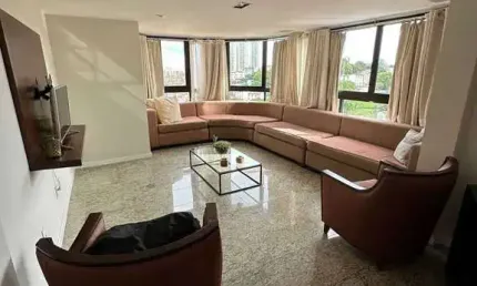 Alugo  em oportunidade Apartamento com 255m2, 4 suítes,  mobiliado,  4 vagas cobertas, em condomínio  com total  infraestrutura  no Horto  Florestal  em Salvador/BA.
