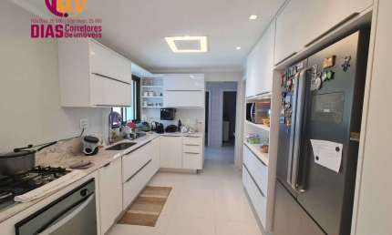 Vendo em exclusividade Apartamento  no Resort  Le  Parc  de 243m2 com 4 suites  reformadas , varanda gourmet,  4 vagas de garagens,  depósito Alto Padrão