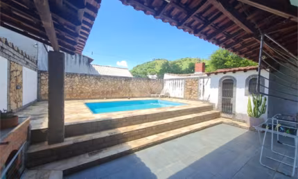 Confortável casa 4 quartos com piscina em Campo Grande RJ