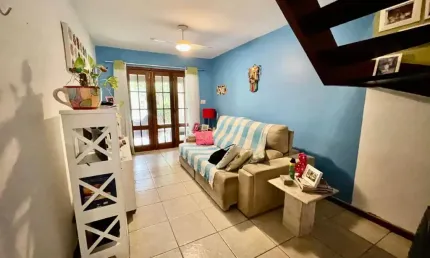 casa no Anil Aqui está uma sugestão de texto mais organizado e atrativo para anúncio imobiliário com base nas informações que você forneceu:  ---