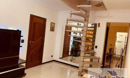 Sobrado em Cidade Ademar - SP: 3 dormitórios, 2 suítes, 4 banheiros e 128m² por R$670.000