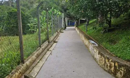 Chácara à Venda em Juquitiba: 3 Suítes por R$ 970 mil