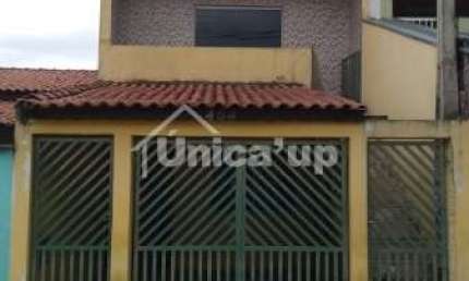 Sobrado (sendo duas casas individuais, uma em cima outra embaixo) para Venda no bairro Terra de Santa Cruz I, 4 dormitórios, 2 vagas, 150 m²