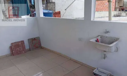 Casa com 2 dormitórios para alugar por R$ 1.200,00/mês - Jardim Santa Emilia - Guarulhos/SP