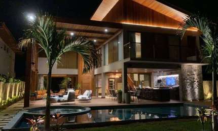 Casa Luxuosa composta de 6/4 sendo 4 lindas suítes - Praia do Forte/BA