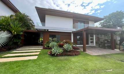Venha conhecer essa casa riquíssima nos detalhes, 5 lindas suítes. Condomínio Piscinas Naturais  - Praia do Forte/BA
