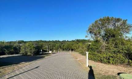 Descubra o privilégio de possuir um lote único na deslumbrante Ilha dos Pássaros, em Praia do Forte.