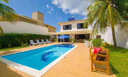 Casa de praia espetacular, 6/4 sendo 4 suítes, área externa maravilhosa. Condomínio Canto do Sol